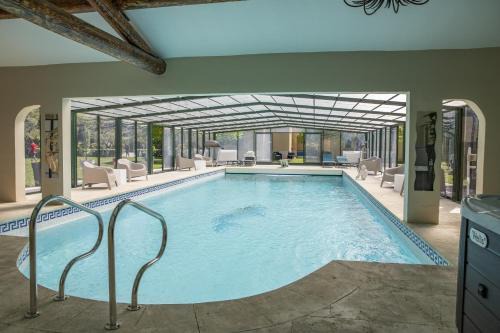 Mouries Casa | superb prestige property with indoor heated swimming pool, seminar room and tennis court in mouries, in the alpilles in provence – 16 people