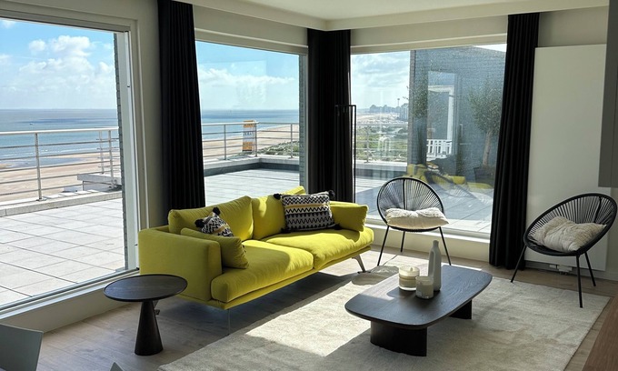 Heist Apartamento | Superb seafront penthouse 90 M2 and 90 M2 terrace 2 garages <2 bedrooms 2 bathrooms