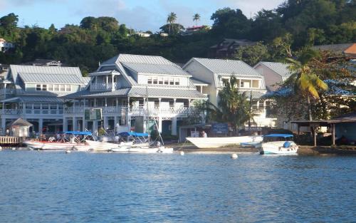 Marigot Bay Apartamento | Superb Split Level Waterside Apt, Marigot Bay, St Lucia WI