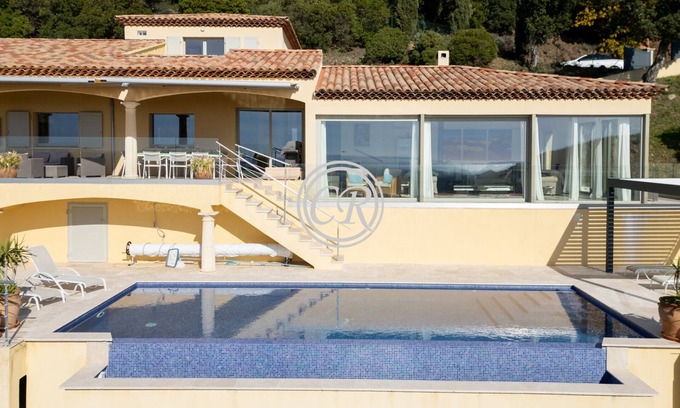 La Londe-les-Maures Villa | Espléndida villa en Valcros para 9 personas con piscina y vistas al mar