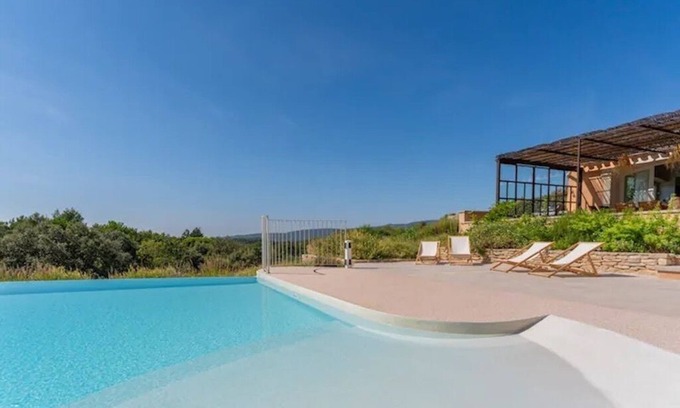 Goult Villa | Magnífica villa, vista panorámica, piscina infinita climatizada