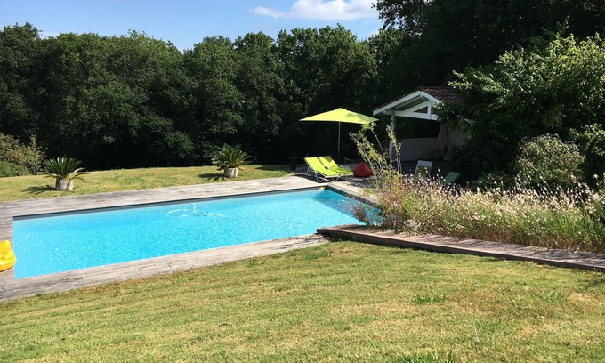 Behobie Casa | Hermosa auténtica casa, piscina, amplio jardín, a 5 km del mar montagn