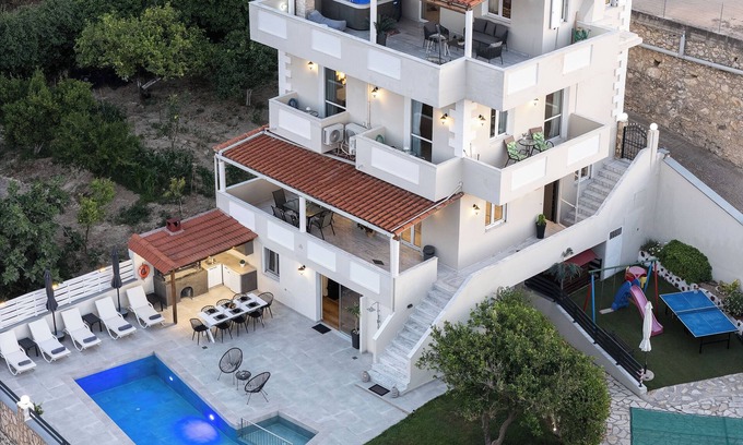 Rethymno Villa | Superb Villa w/ Private Pool, Jacuzzi, Gym & Sauna - 10m drive from Beach