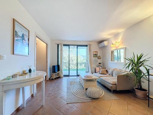 Saumane-de-Vaucluse Apartamento | Superbe appartement dans golf 4 étoiles