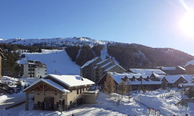 La Joue du Loup Apartamento | Superbe appartement La Joue du Loup centre, 6 personnes, avec parking privé