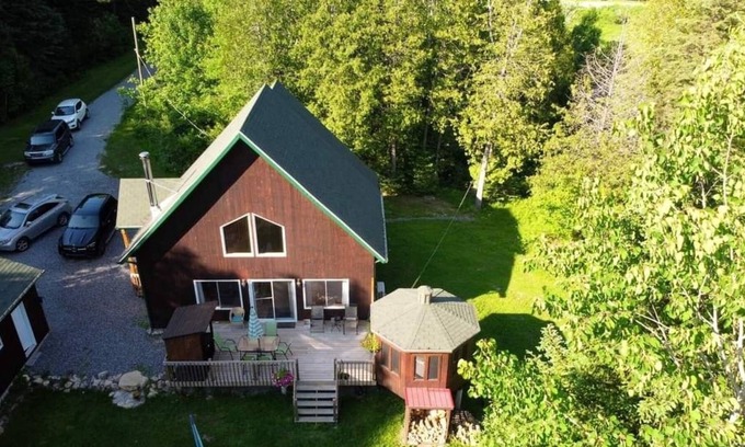 Chertsey Chalet De Esquí | Superbe chalet en bois , Chertsey, lanaudière Beautiful wooden chalet lanaudiere