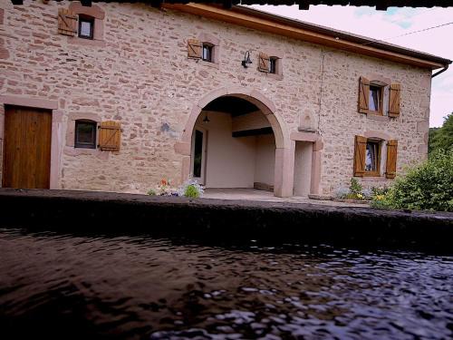 Belmont-sur-Buttant Casa | Superbe Ferme Rénovée avec Cheminée, Wifi, et Jeux Extérieurs près de Gérardmer et Épinal - FR-1-589-28