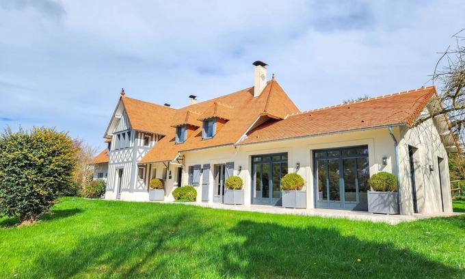 Canapville Casa | Superbe Maison Proche Deauville, 13 à 15 Personnes, Grand Terrain, Wifi