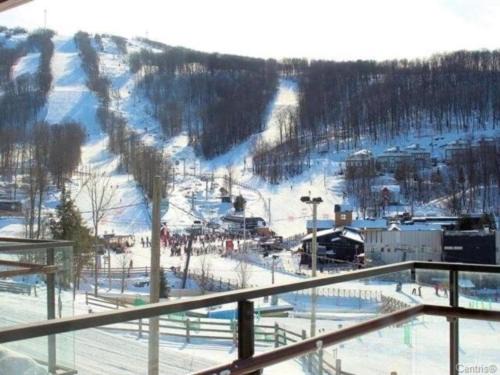 Bromont Apartamento | Superbe ski-in ski-out condo