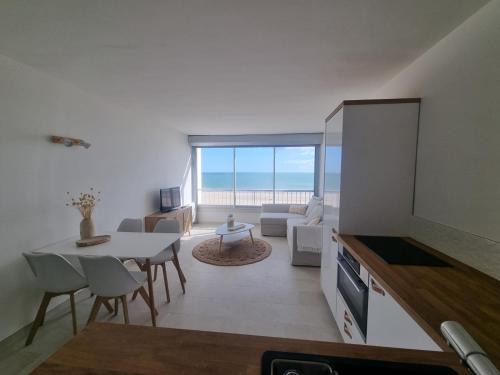 Marseillan Plage Apartamento | Superbe Studio Rénové les pieds dans l'eau!