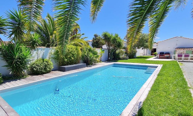 Sainte-Marie-de-Re Villa | Superbe villa avec piscine chauffée, boulodrome et parking