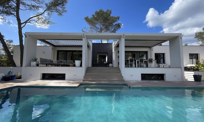 Les 3 Ponts Casa | Superbe Villa sous les pins, Emplacement Unique
