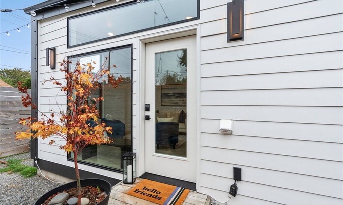 Delridge Casa | Superbly located Tiny house all Decked Out