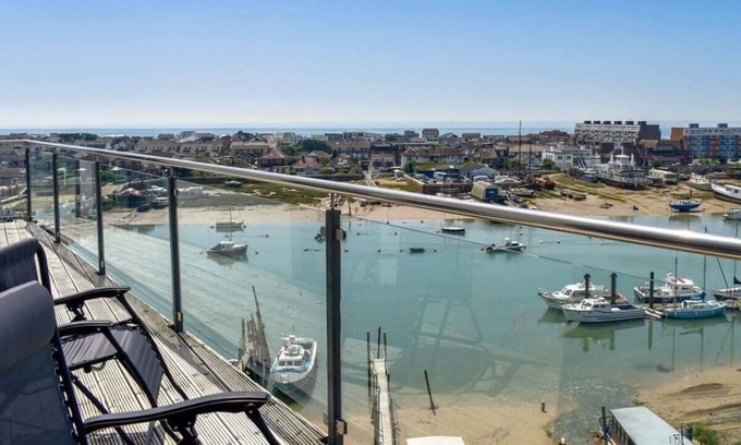 Shoreham-by-Sea Apartamento | Superior 2 Bedroom Condo with stunning Sea views
