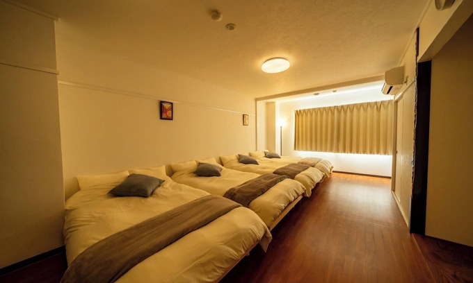 Minato Hotel | Superior Family Room 210 / Osaka Ōsaka