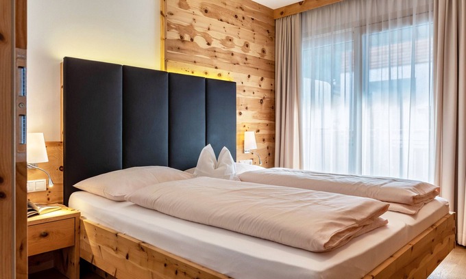 Gudon Apartamento | Superior apartamento vacacional 'Marialisa Apt Orchidee' con vistas a la montaña, jacuzzi y Wi-Fi