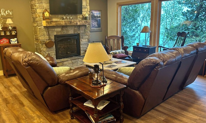 Lutsen Casa | Cozy unit with amazing views and direct access to the shore of Lake Superior