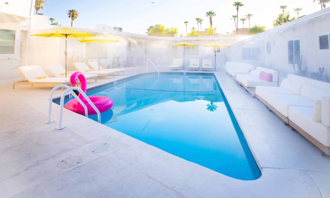 Uptown Design District Apartamento | Superior Room, 1 King Bed With Sofa Bed, Kitchen, Pool View
