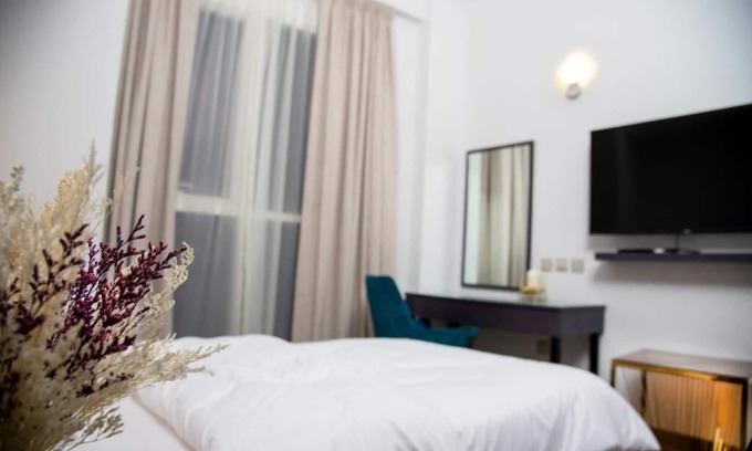Naif Casa | Superior Room Near Pak Darbar Restaurant By Luxury Bookings