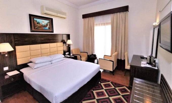 Naif Casa | Superior Room Near To Burj Al Nahar Mosque Dubai