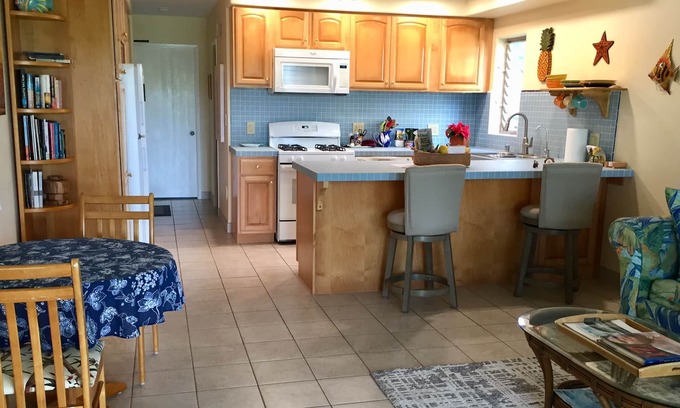 Ualapue Condominio | Superior Wavecrest Condo by Ocean with Extras, Car Available
