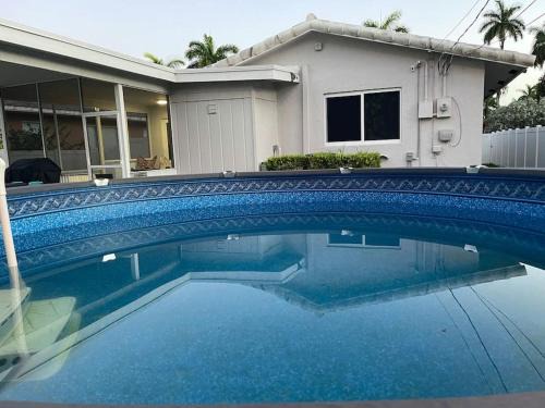 Hollywood Lakes Casa | SuperVilla - 3BR/2BA - Pool - Walk to beach