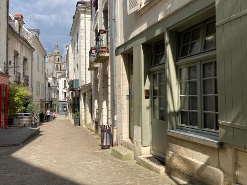 Loches Casa | Sur la route de la cité royale