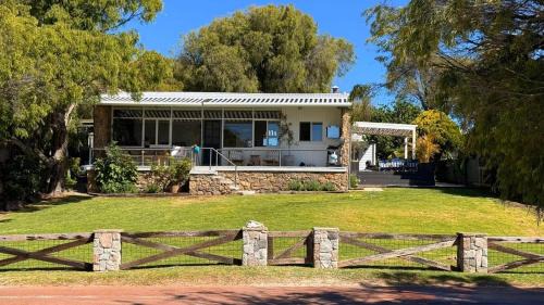 Dunsborough Casa | Sur Mer - Seaside Sanctuary