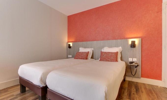 Saint-Vincent-de-Paul Hotel | Sure Hotel by Best Western Paris Gare du Nord