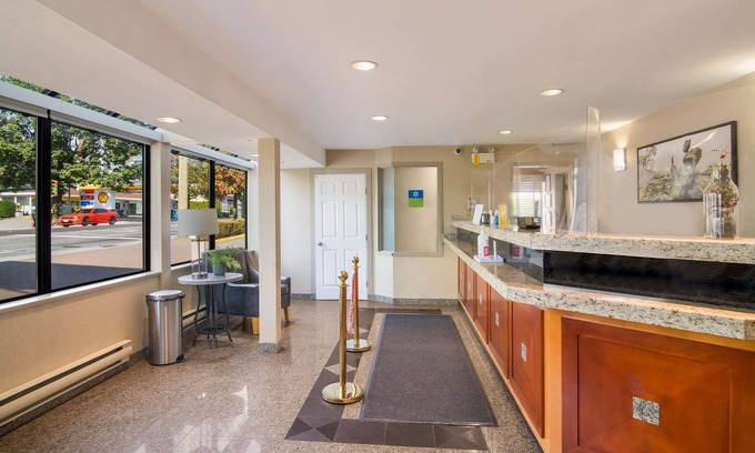 Pemberton Heights Hotel | SureStay Hotel by Best Western North Vancouver Capilano