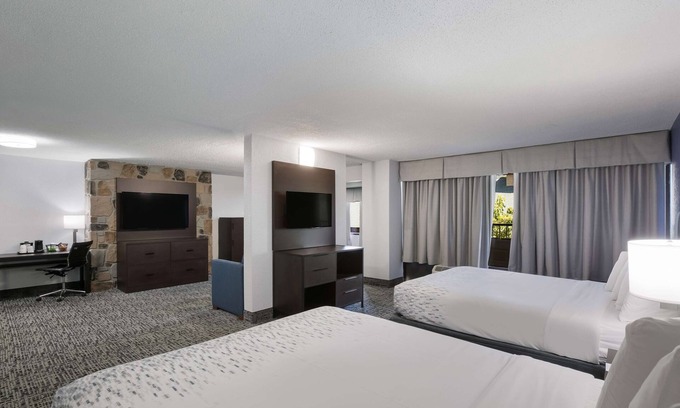 Gatlinburg Hotel | SureStay Plus Hotel by Best Western Gatlinburg