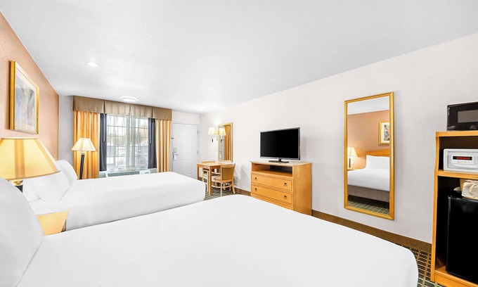 South San Jose Hotel | SureStay Plus Hotel by Best Western San Jose Central City