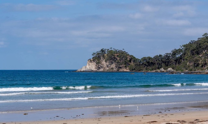 Surf Beach Casa | Surf Beach Haven - just a stone throw away from Surf Beach