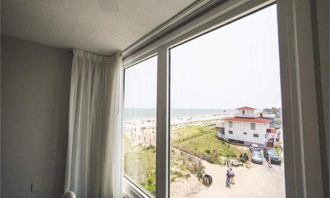 Dewey Beach Hotel | Surf Club Oceanfront Hotel