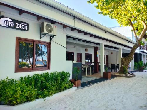Thulusdhoo Island Casa | Surf Deck