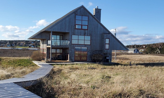 Kingsburg Casa | Surf House - A Beachside Paradise