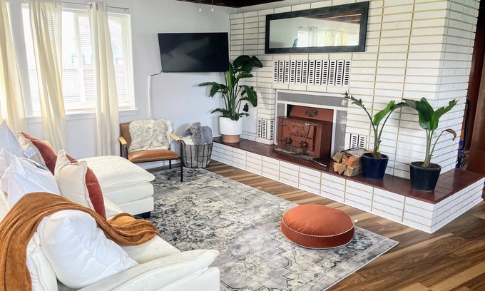 Crescent City Casa | Surf & Sand, MCM Coastal Escape, Pet-Friendly