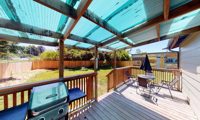 Westhaven-Moonstone Cabaña | Surf Shack - Dog Friendly & Near Moonstone Beach!