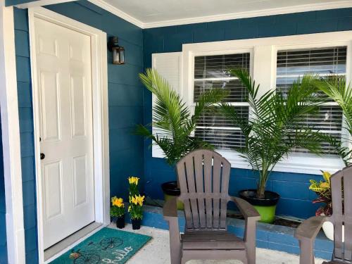 Bel Air Apartamento | Surf Shack - Steps to the beach, lush fenced backyard by Beach Haven Vacation Rentals