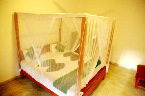 Nilwella Cabina | Surf Side Hiriketiya