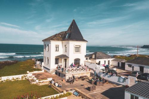 Baleal Casa | Surfcastle bnb and Surf School