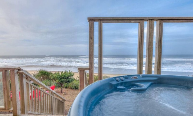 Lincoln City Casa | Vista de la persona que practica surf - Nueva casa personalizada frente al mar con jacuzzi con vista al mar