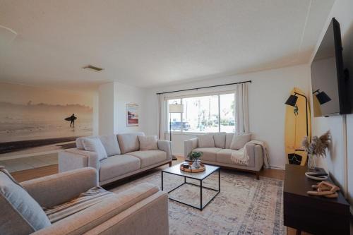 Cocoa Isles Casa | Surfers Corner - Stunning 4BR Waterfront Retreat