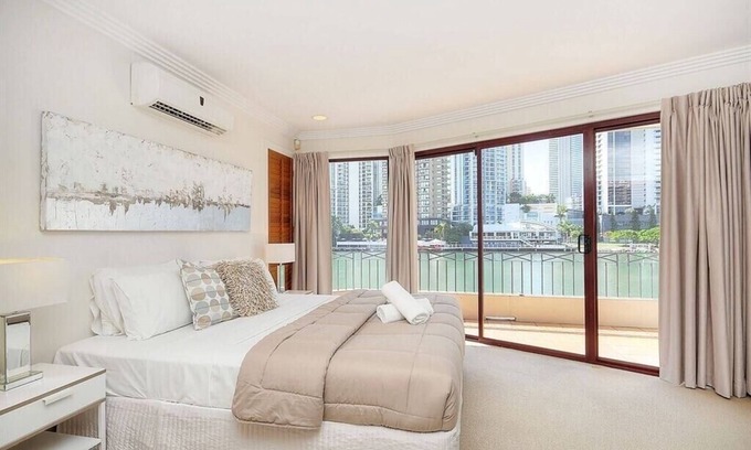 Surfers Paradise Villa | Reflexiones de los surfistas Familia fabulosa Río principal.