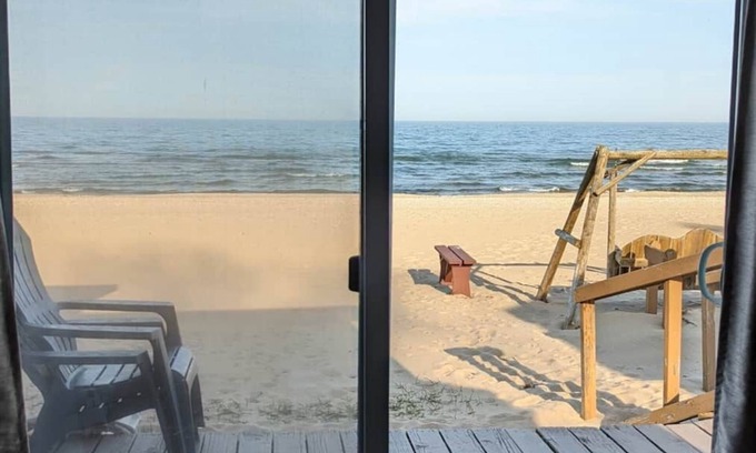 Oscoda Casa | Dos dormitorios, totalmente amueblado frente a la playa cabaña en el lago Huron