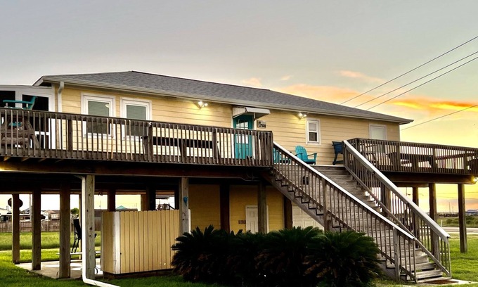 Surfside Beach Casa | Surfside Beach Home 6 beds. Sleeps 8 to 10