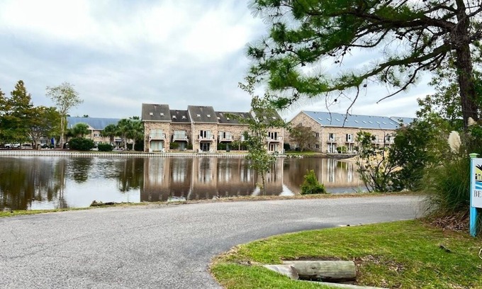 Surfside Beach Complejo | Surfside Beach- Spacious 2 bedroom with 1 bed lockout in family friendly resort