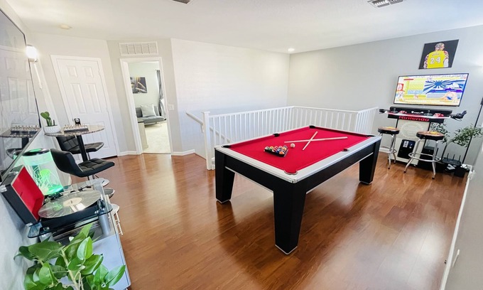 Canyon Ridge West Casa | Surprise Home w/King Bed, Pool Table, Arcade, Office, & Movie/Workout Room!