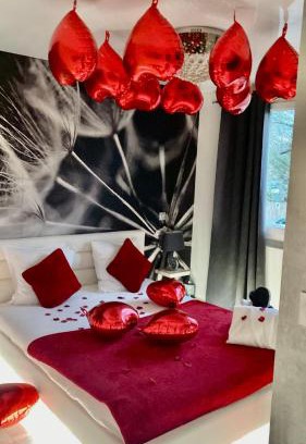 Faubourg-Raines Apartamento | Surprise love, Mariage, fiançailles & Netflix & Park