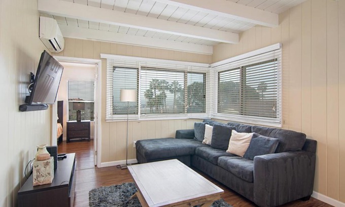 Middletown Apartamento | Surreal Sunsets in Mission Hills Apartment